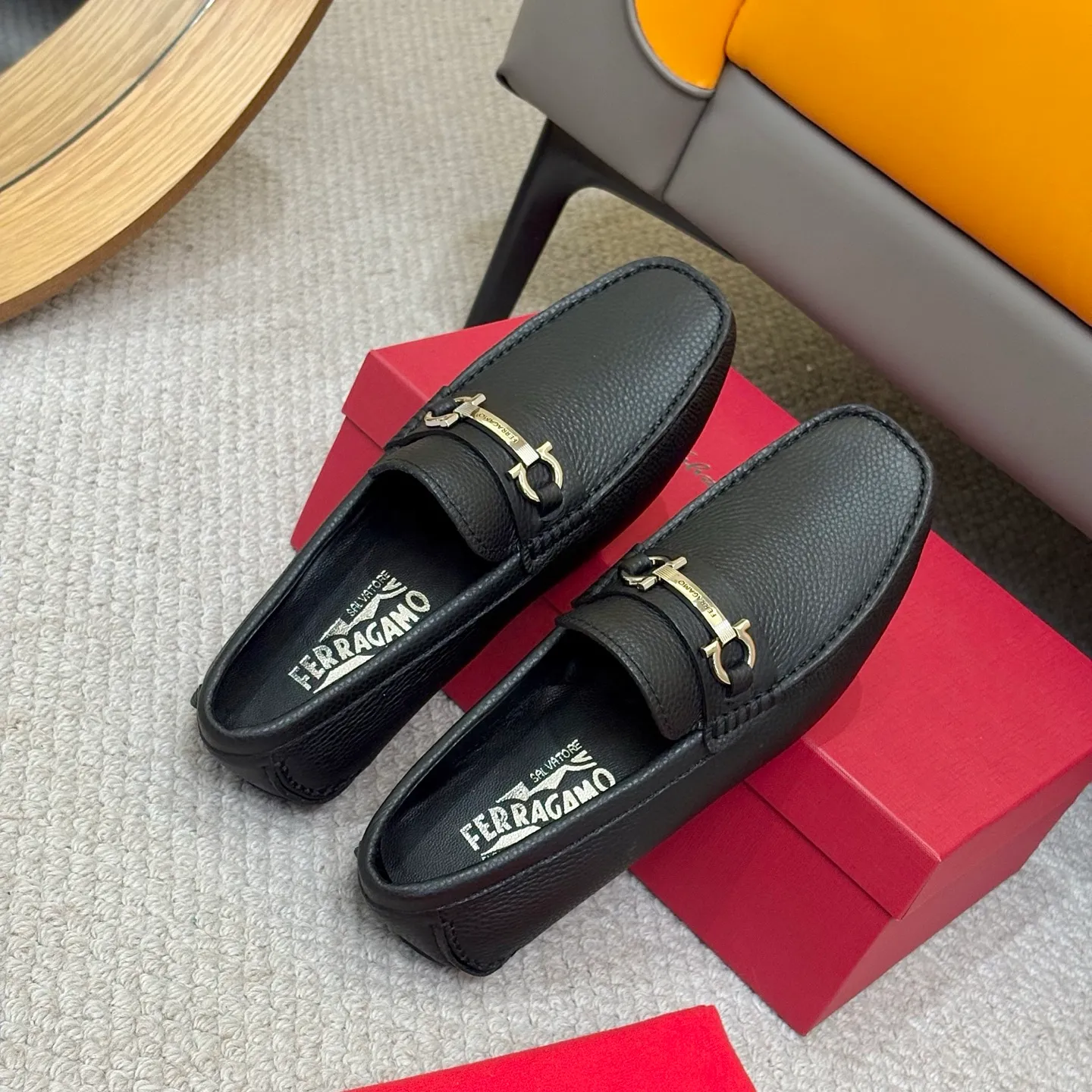 Men's men's shoes 💰420 (Yangli) Ferragamo 〰Ferragamo 2⃣️0⃣️2⃣️5️⃣ New series 👊🏻 Upper 🇮🇹 Italian imported calfskin, original outsole molding. Water-dyed sheepskin lining. The identity of every successful man is set off, and the upper and lower shoes are elegant and stable🚶🏻🚶🏻The high-end custom counter original replica is an eternal classic🔍️Number of codes: 38-46 with counter packaging